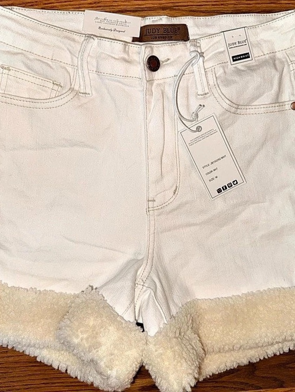 Judy Blue Medium High Waist Sherpa Cuff White Denim Shorts Jean NWT NEW WITH TAG